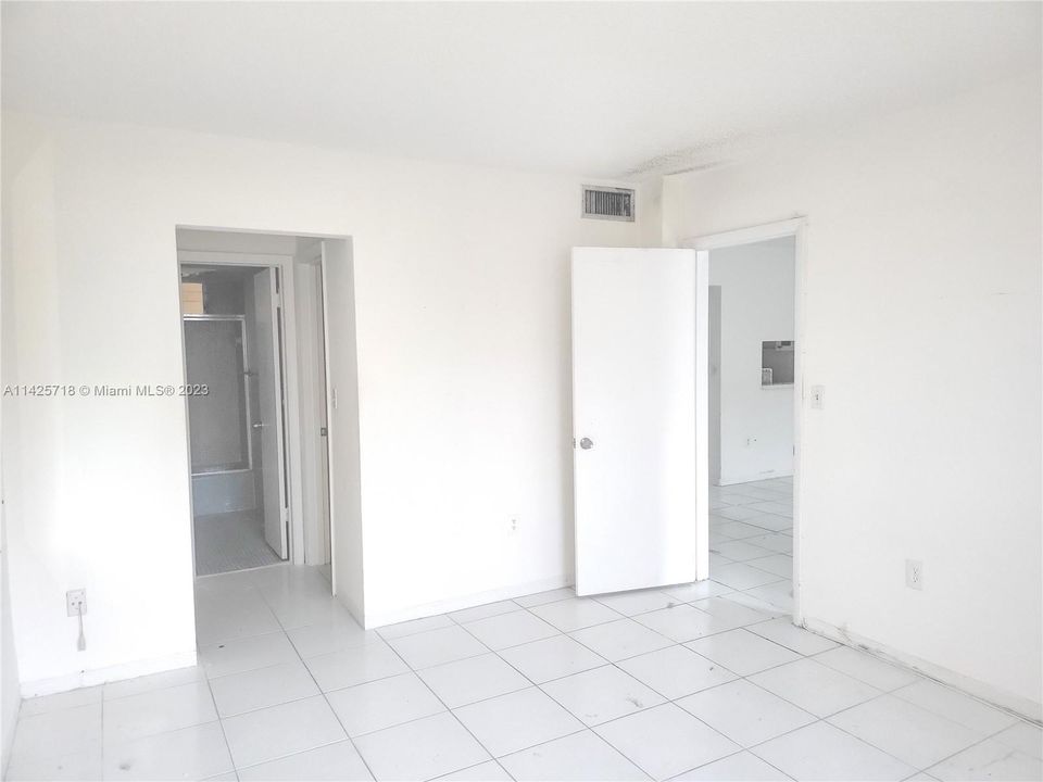 Recently Sold: $142,000 (1 beds, 1 baths, 768 Square Feet)