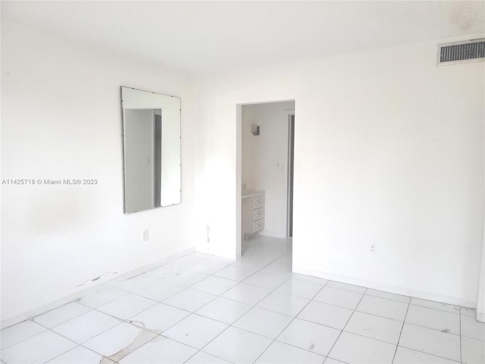 Recently Sold: $142,000 (1 beds, 1 baths, 768 Square Feet)