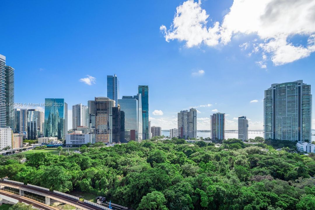 Recently Sold: $1,200,000 (3 beds, 3 baths, 1351 Square Feet)