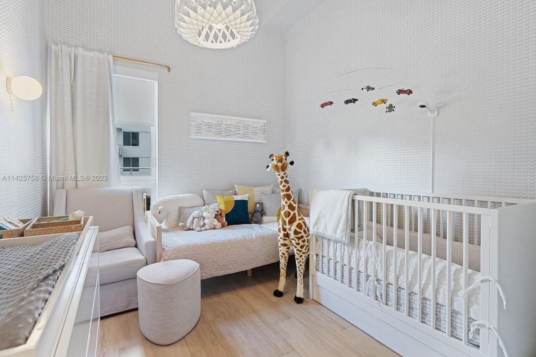 Recently Sold: $1,200,000 (3 beds, 3 baths, 1351 Square Feet)