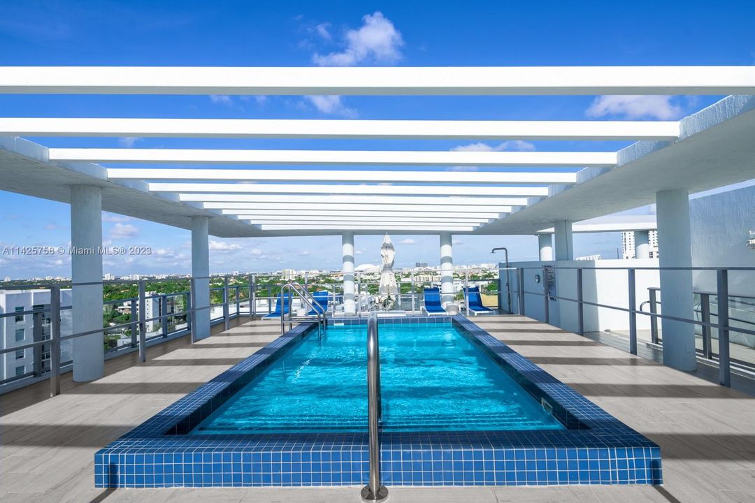 Recently Sold: $1,200,000 (3 beds, 3 baths, 1351 Square Feet)