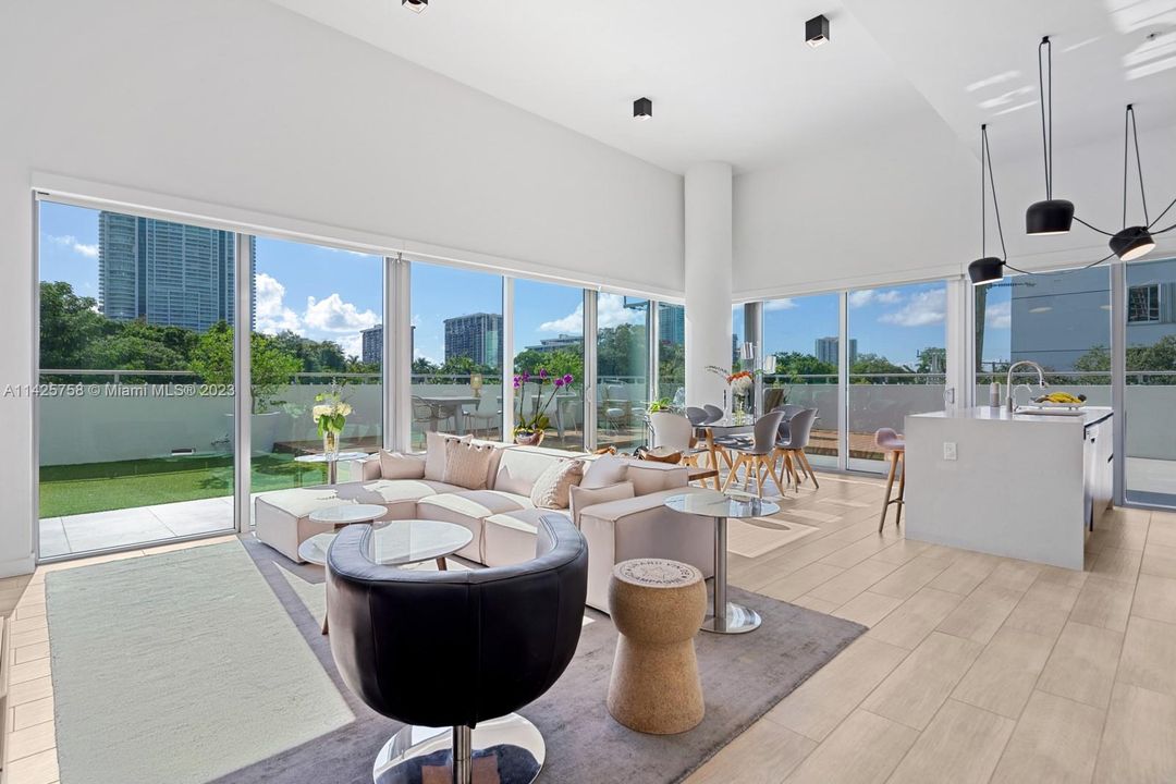 Recently Sold: $1,200,000 (3 beds, 3 baths, 1351 Square Feet)