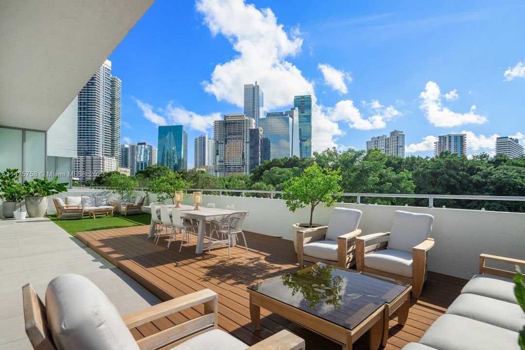 Recently Sold: $1,200,000 (3 beds, 3 baths, 1351 Square Feet)