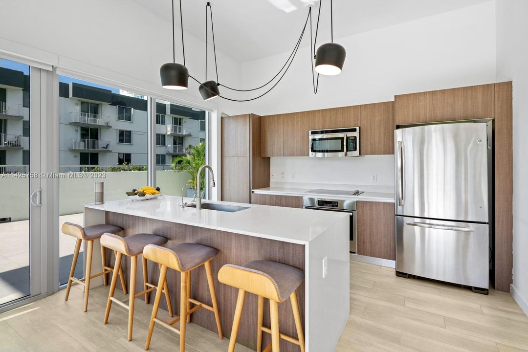 Recently Sold: $1,200,000 (3 beds, 3 baths, 1351 Square Feet)