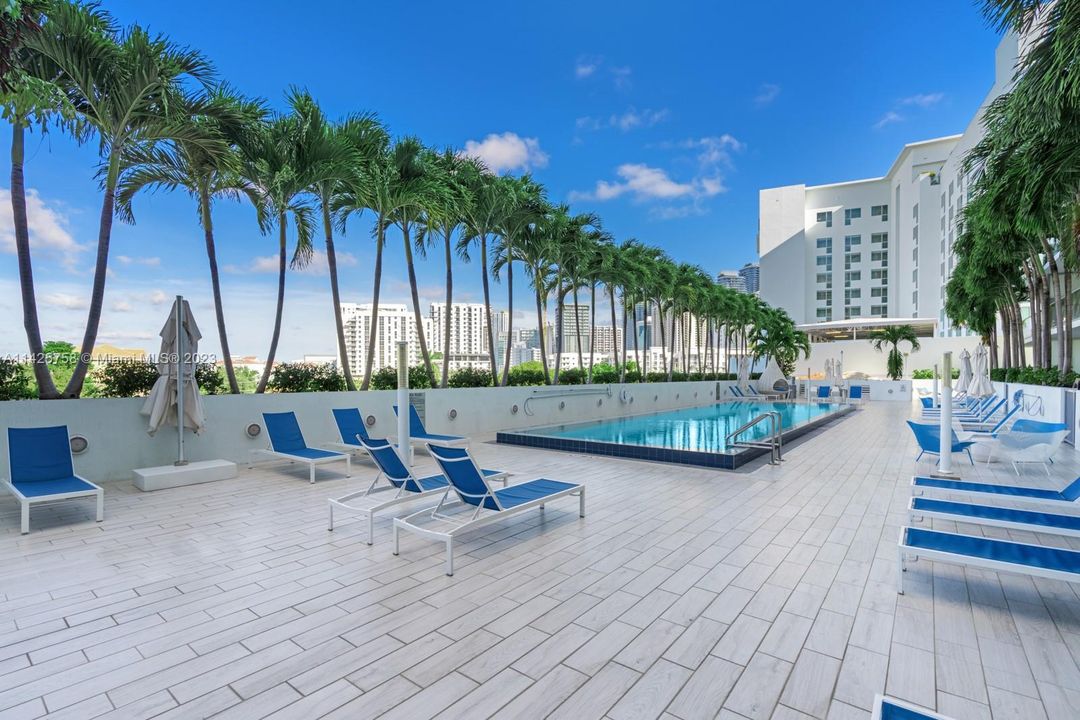 Recently Sold: $1,200,000 (3 beds, 3 baths, 1351 Square Feet)