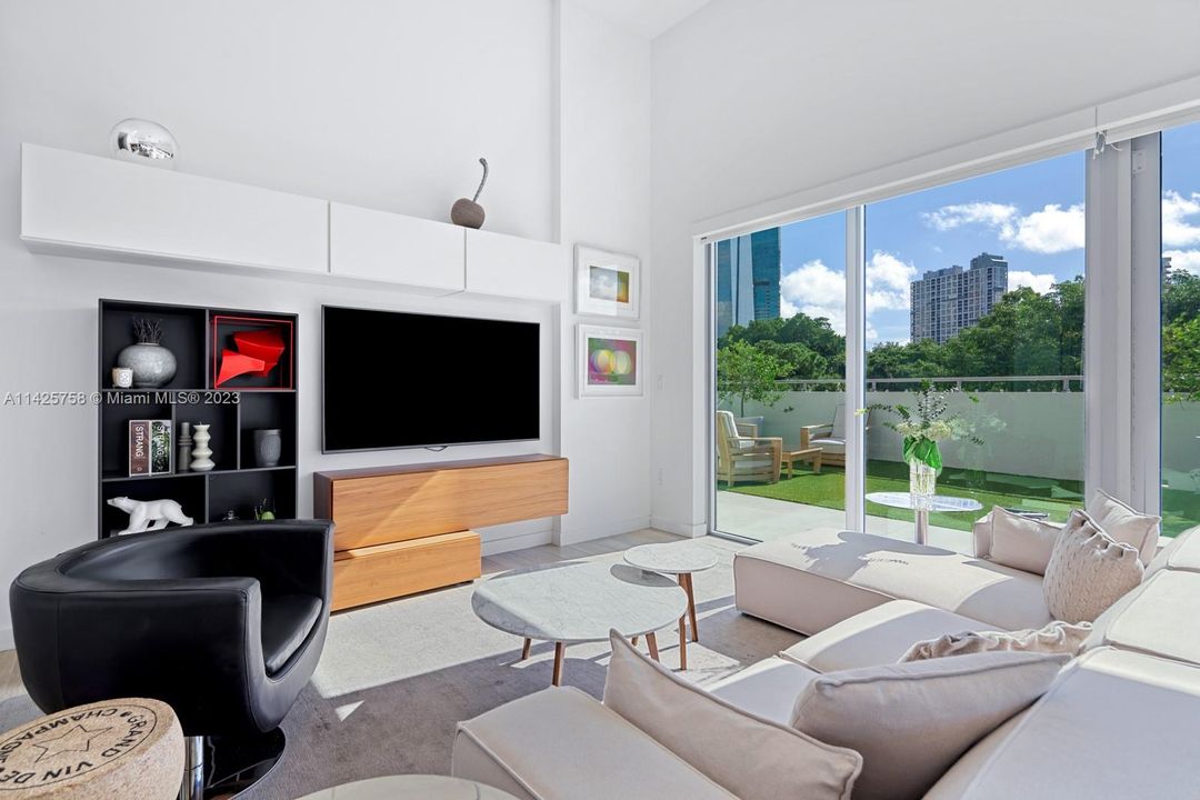 Recently Sold: $1,200,000 (3 beds, 3 baths, 1351 Square Feet)