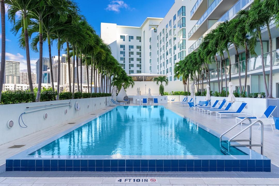 Recently Sold: $1,200,000 (3 beds, 3 baths, 1351 Square Feet)