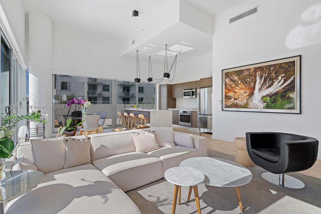 Recently Sold: $1,200,000 (3 beds, 3 baths, 1351 Square Feet)