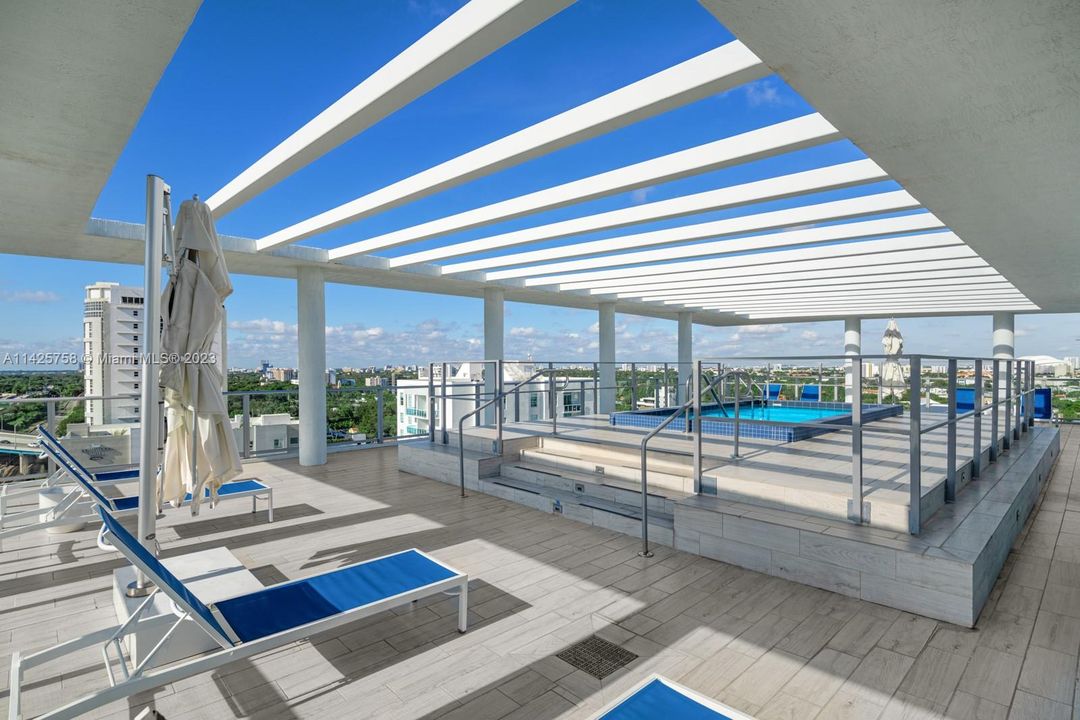 Recently Sold: $1,200,000 (3 beds, 3 baths, 1351 Square Feet)