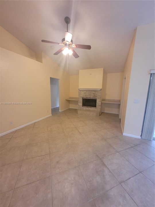 Recently Rented: $4,650 (5 beds, 2 baths, 2139 Square Feet)