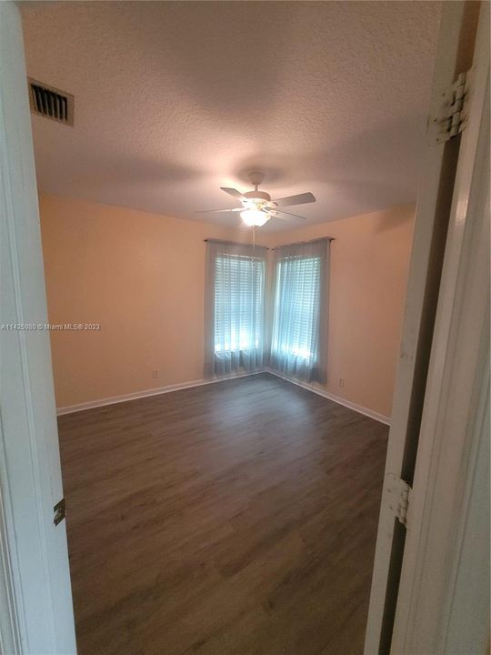 Recently Rented: $4,650 (5 beds, 2 baths, 2139 Square Feet)