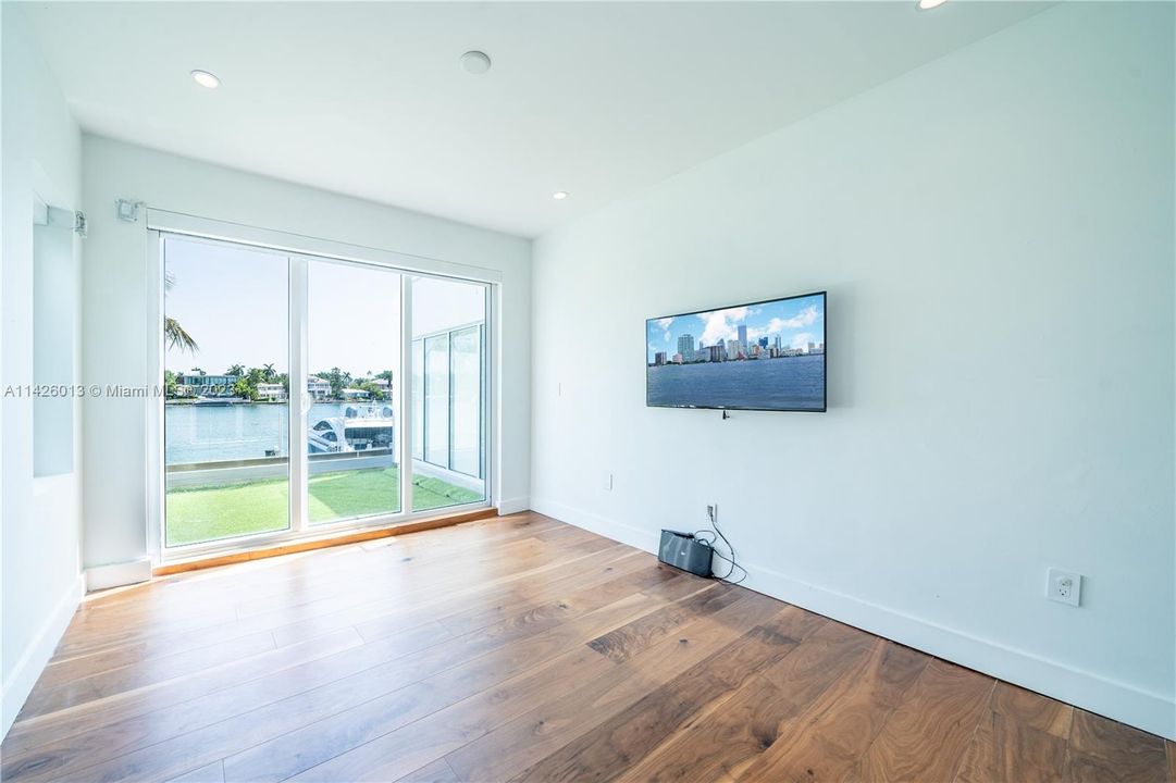 Недавно продано: $8,300,000 (7 спален, 5 ванн, 3795 Квадратных фут)