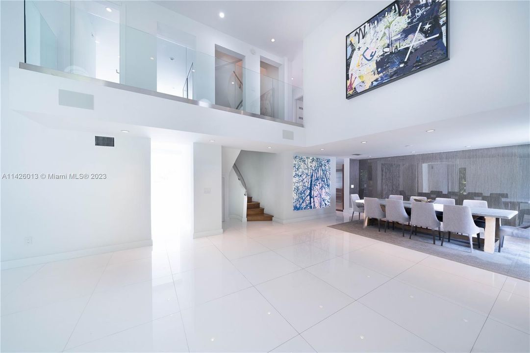 Недавно продано: $8,300,000 (7 спален, 5 ванн, 3795 Квадратных фут)