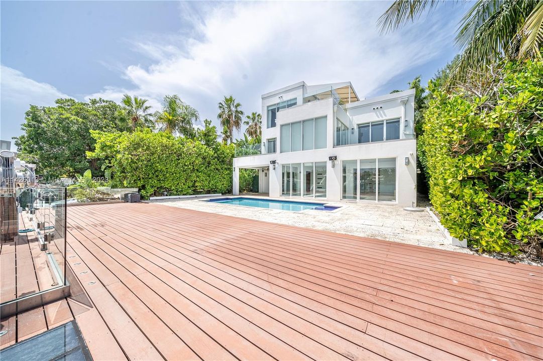 Недавно продано: $8,300,000 (7 спален, 5 ванн, 3795 Квадратных фут)