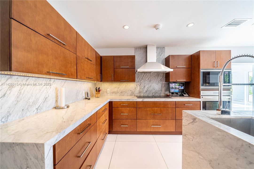 Недавно продано: $8,300,000 (7 спален, 5 ванн, 3795 Квадратных фут)