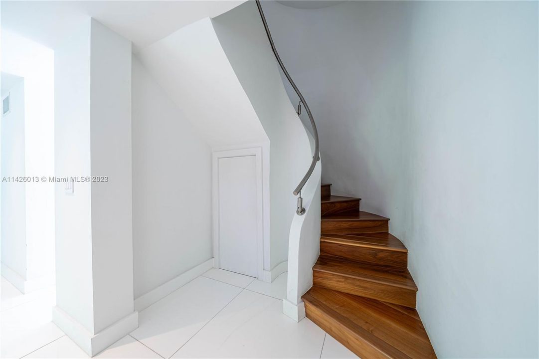 Недавно продано: $8,300,000 (7 спален, 5 ванн, 3795 Квадратных фут)