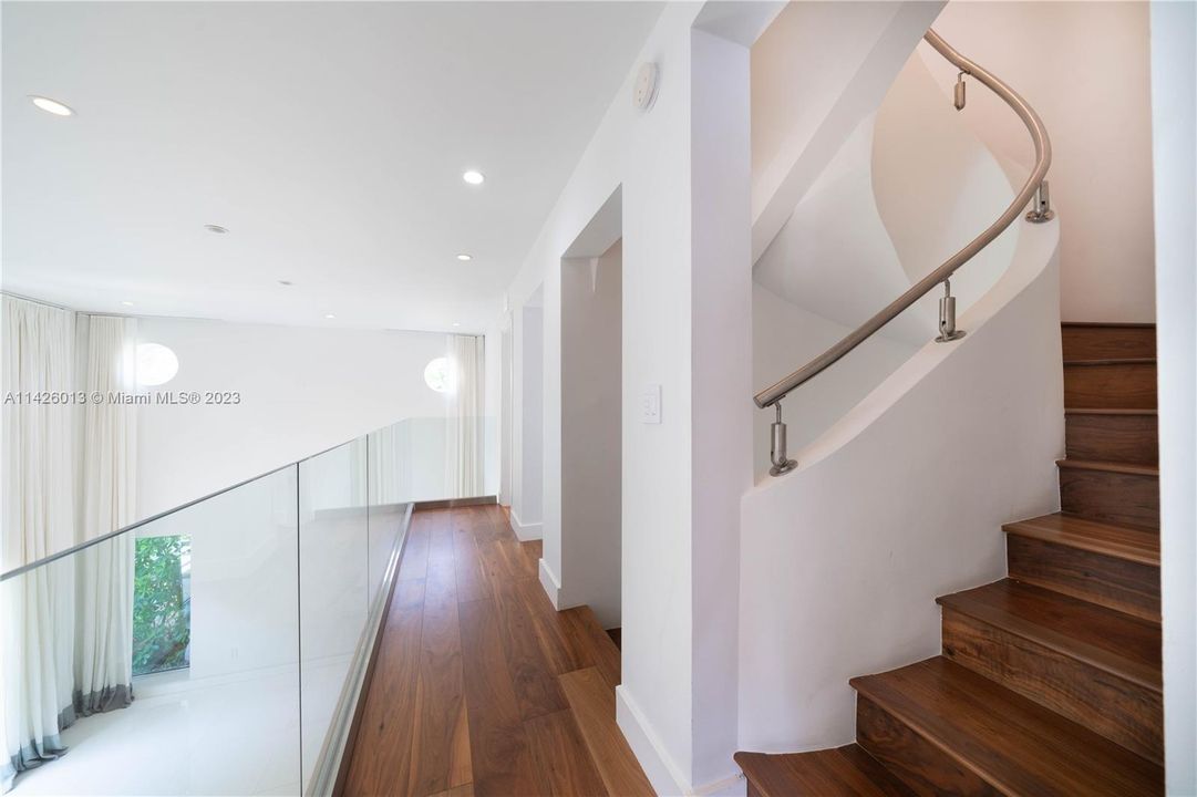 Недавно продано: $8,300,000 (7 спален, 5 ванн, 3795 Квадратных фут)