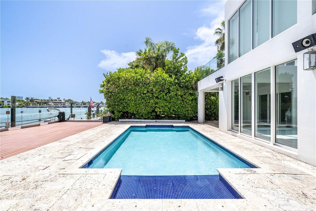 Недавно продано: $8,300,000 (7 спален, 5 ванн, 3795 Квадратных фут)