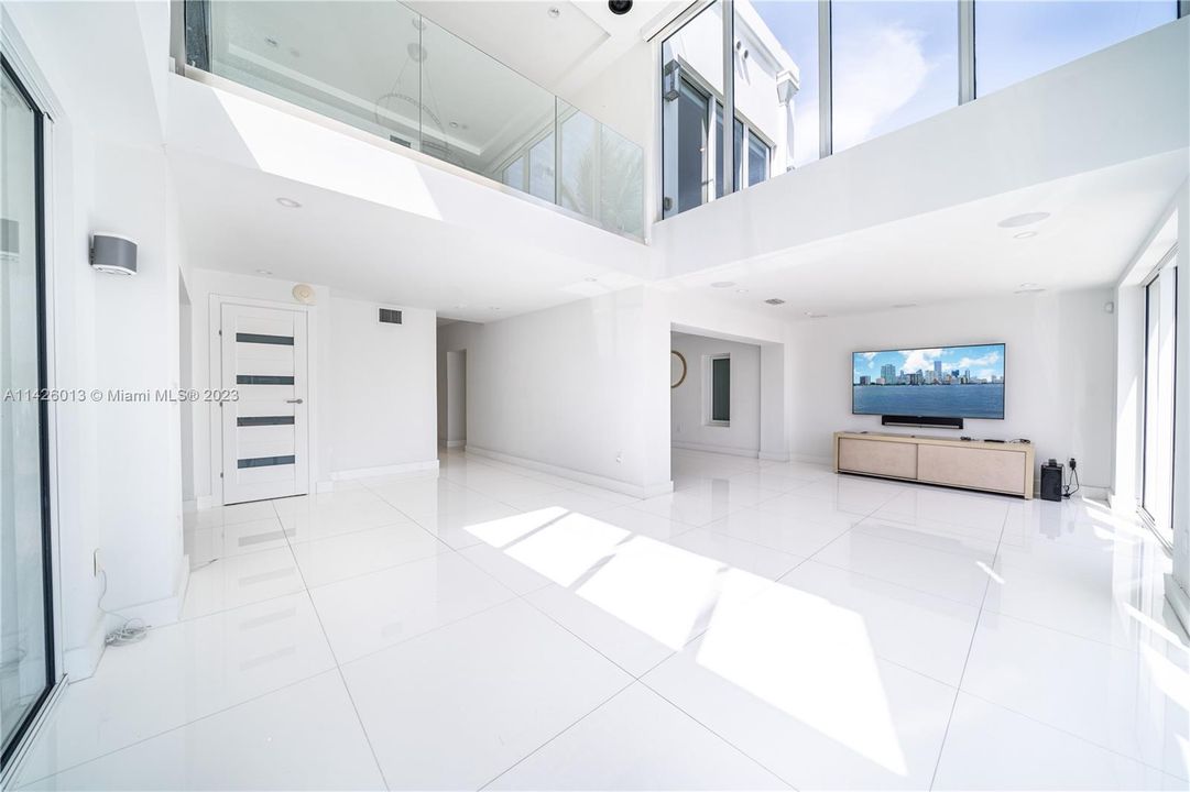 Недавно продано: $8,300,000 (7 спален, 5 ванн, 3795 Квадратных фут)