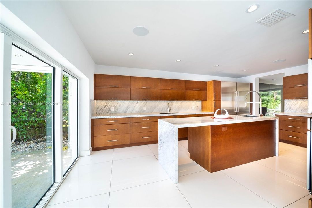 Недавно продано: $8,300,000 (7 спален, 5 ванн, 3795 Квадратных фут)