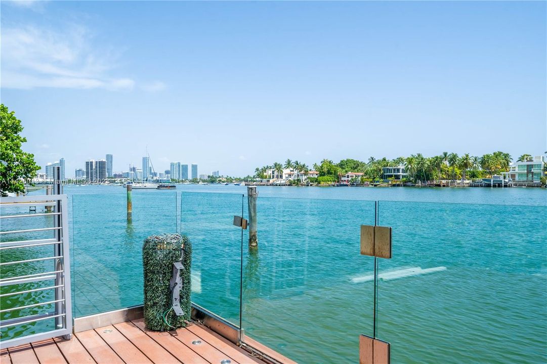 Недавно продано: $8,300,000 (7 спален, 5 ванн, 3795 Квадратных фут)