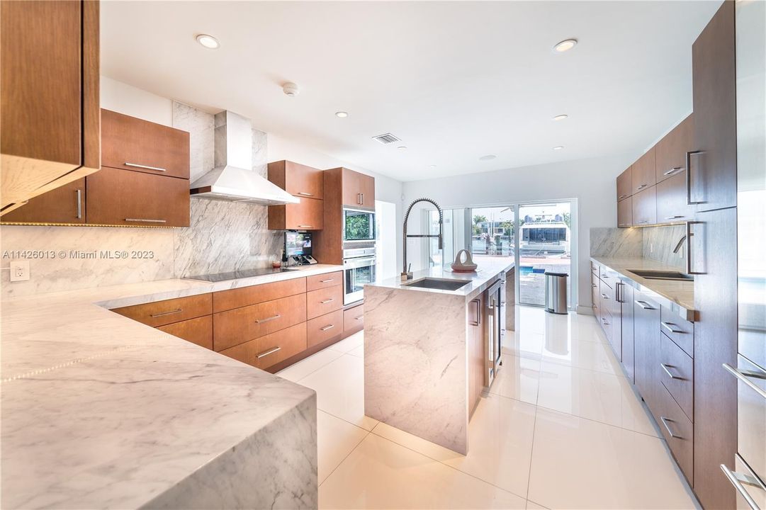 Недавно продано: $8,300,000 (7 спален, 5 ванн, 3795 Квадратных фут)