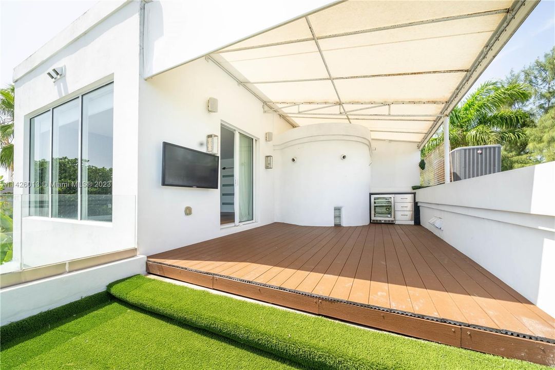 Недавно продано: $8,300,000 (7 спален, 5 ванн, 3795 Квадратных фут)