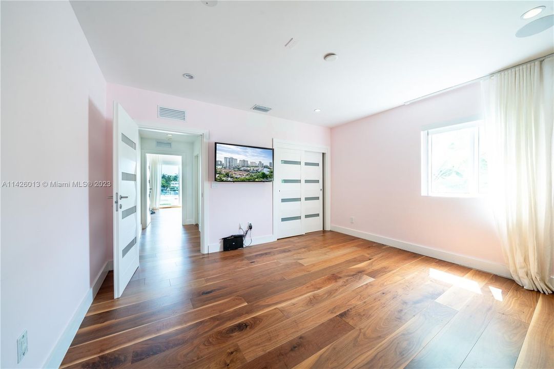 Недавно продано: $8,300,000 (7 спален, 5 ванн, 3795 Квадратных фут)