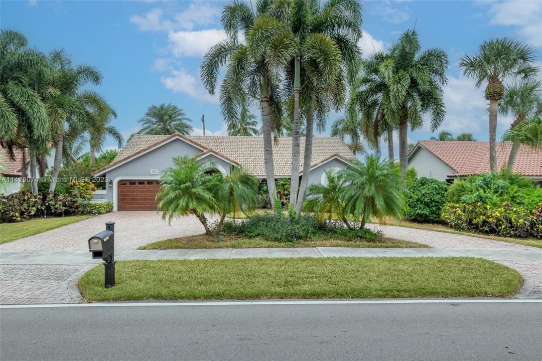 Recently Sold: $1,299,000 (4 beds, 2 baths, 2663 Square Feet)