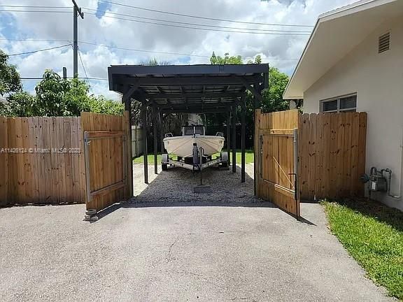 最近售出: $435,000 (3 贝兹, 2 浴室, 1504 平方英尺)