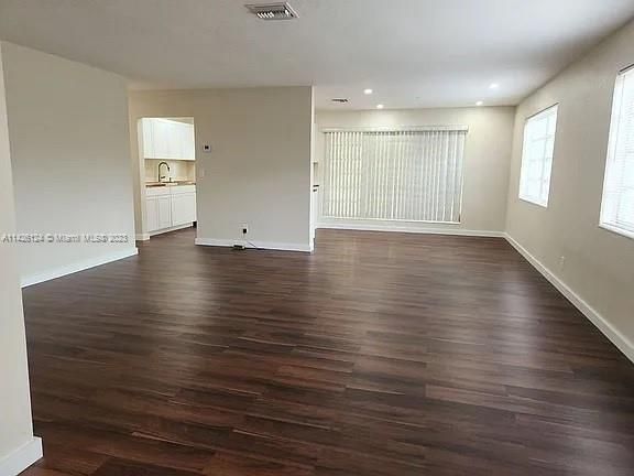 最近售出: $435,000 (3 贝兹, 2 浴室, 1504 平方英尺)