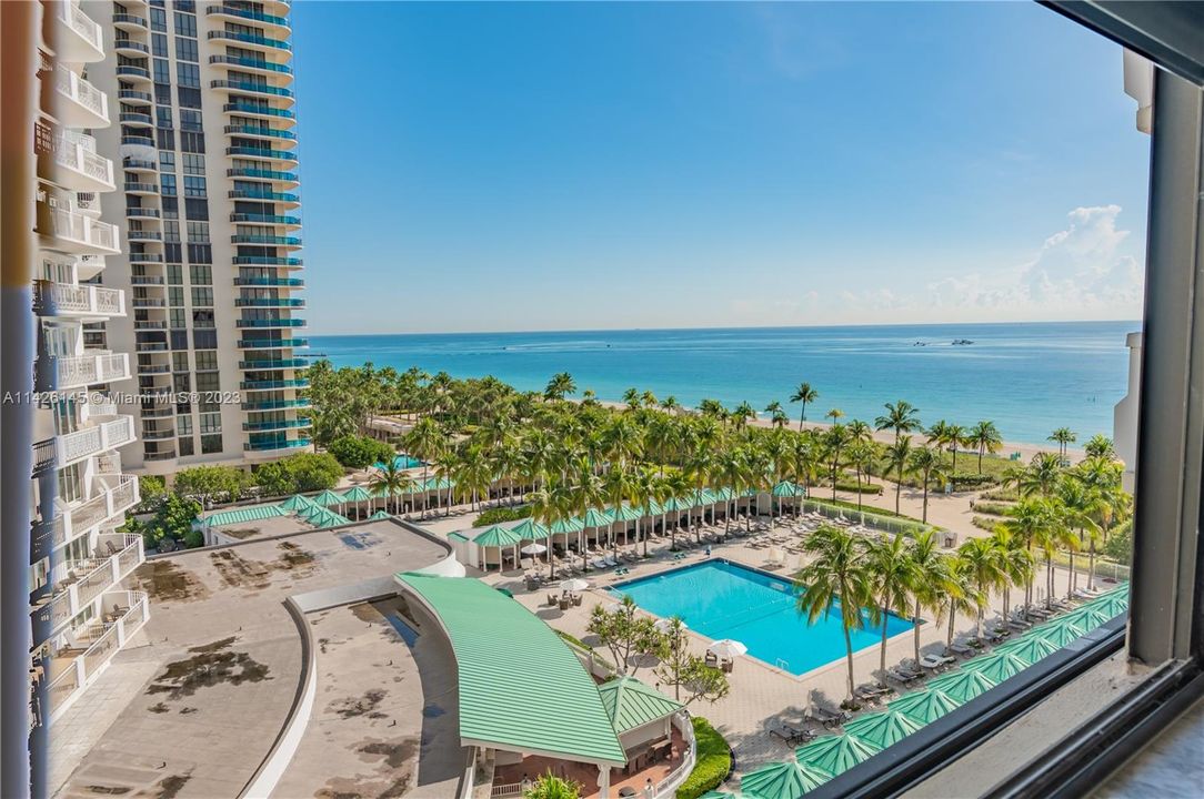 Recently Sold: $1,200,000 (2 beds, 2 baths, 1388 Square Feet)