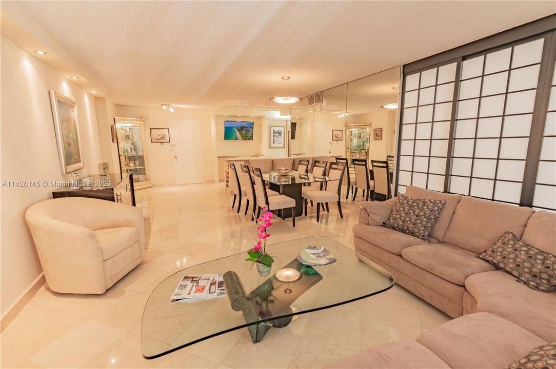 Recently Sold: $1,200,000 (2 beds, 2 baths, 1388 Square Feet)