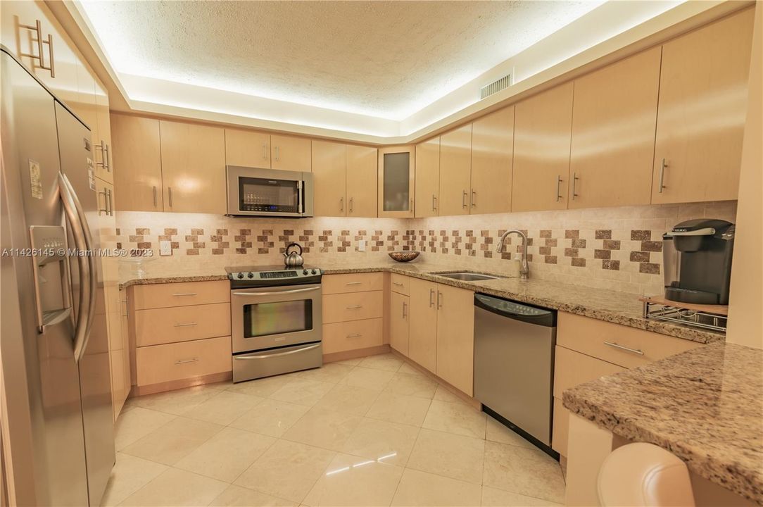 Recently Sold: $1,200,000 (2 beds, 2 baths, 1388 Square Feet)