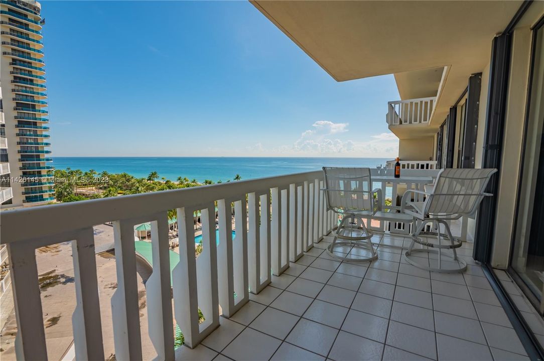 Recently Sold: $1,200,000 (2 beds, 2 baths, 1388 Square Feet)