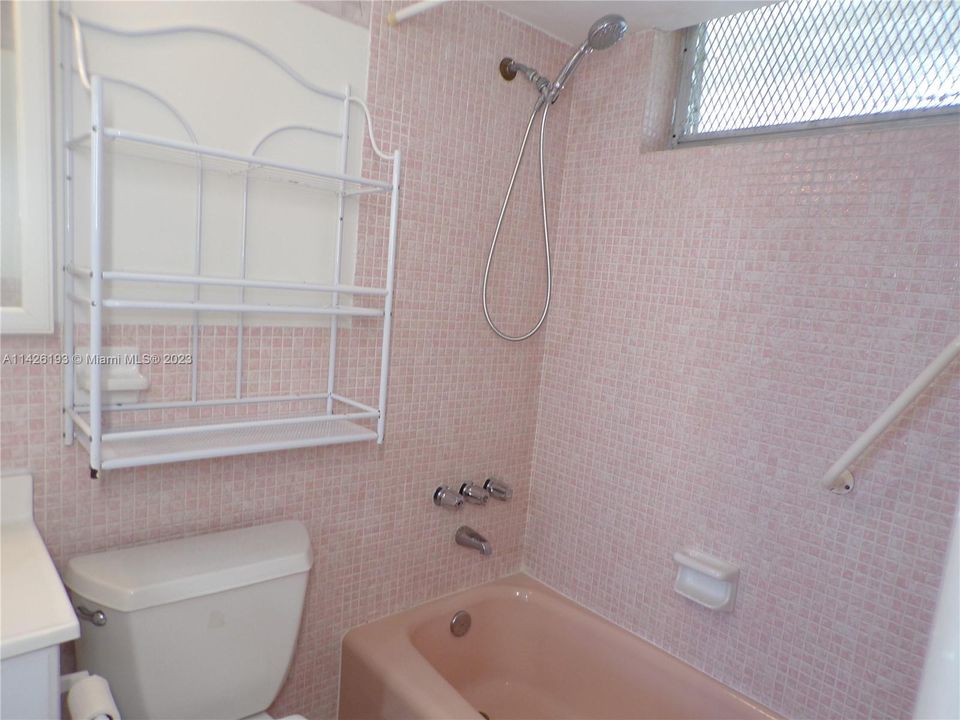 Recently Sold: $209,900 (1 beds, 1 baths, 768 Square Feet)