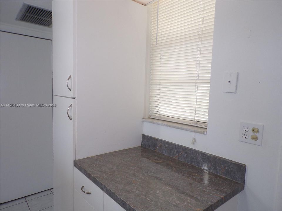 Recently Sold: $209,900 (1 beds, 1 baths, 768 Square Feet)