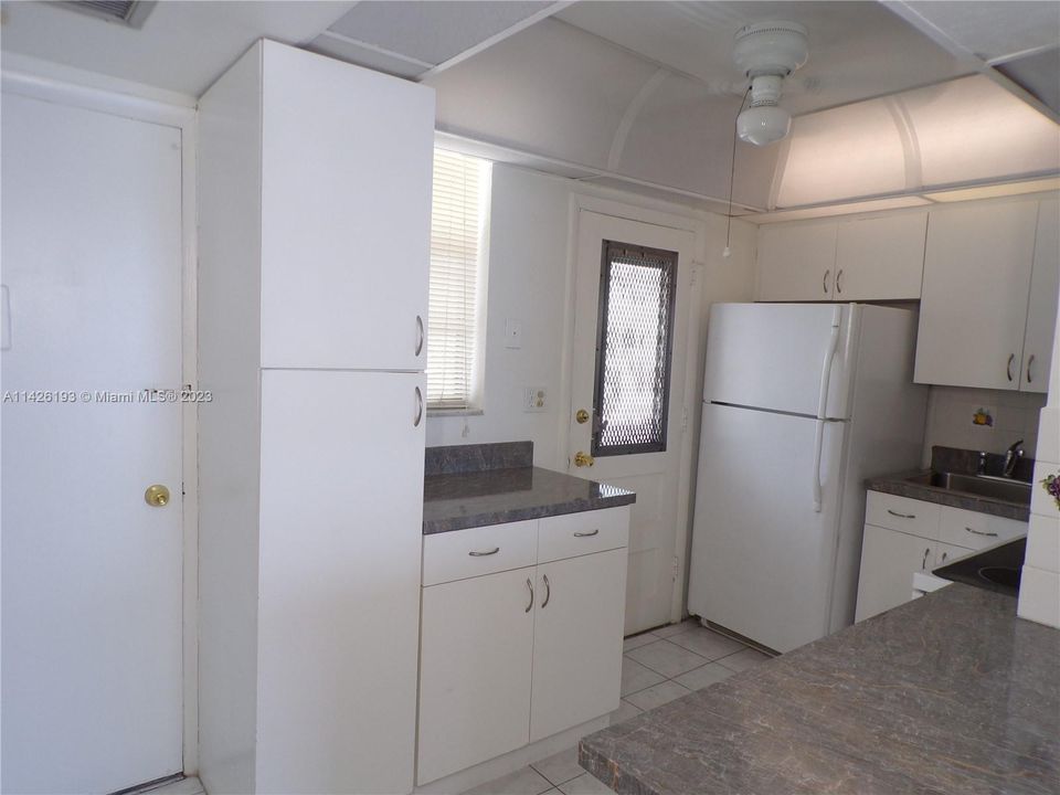 Recently Sold: $209,900 (1 beds, 1 baths, 768 Square Feet)