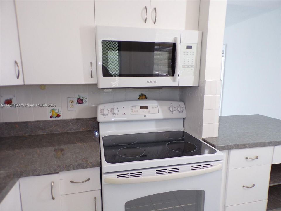 Recently Sold: $209,900 (1 beds, 1 baths, 768 Square Feet)