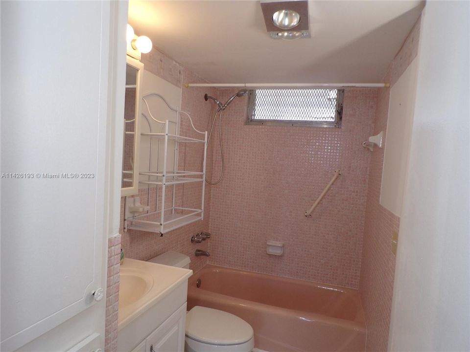 Recently Sold: $209,900 (1 beds, 1 baths, 768 Square Feet)