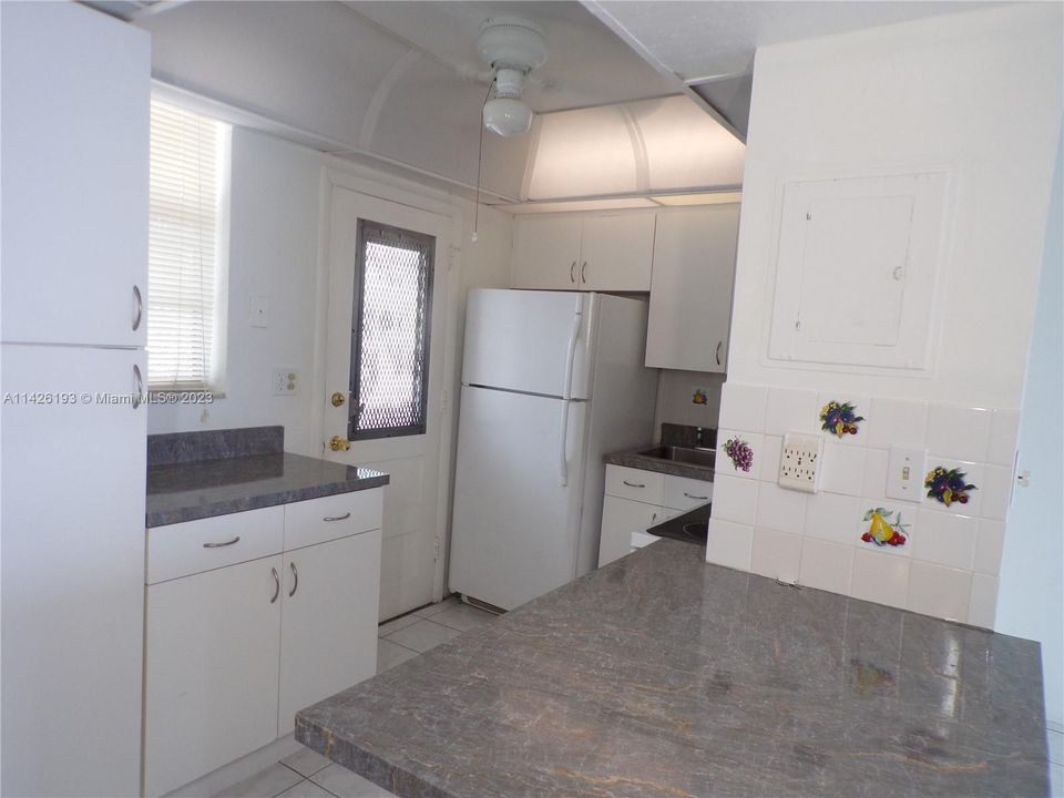 Recently Sold: $209,900 (1 beds, 1 baths, 768 Square Feet)