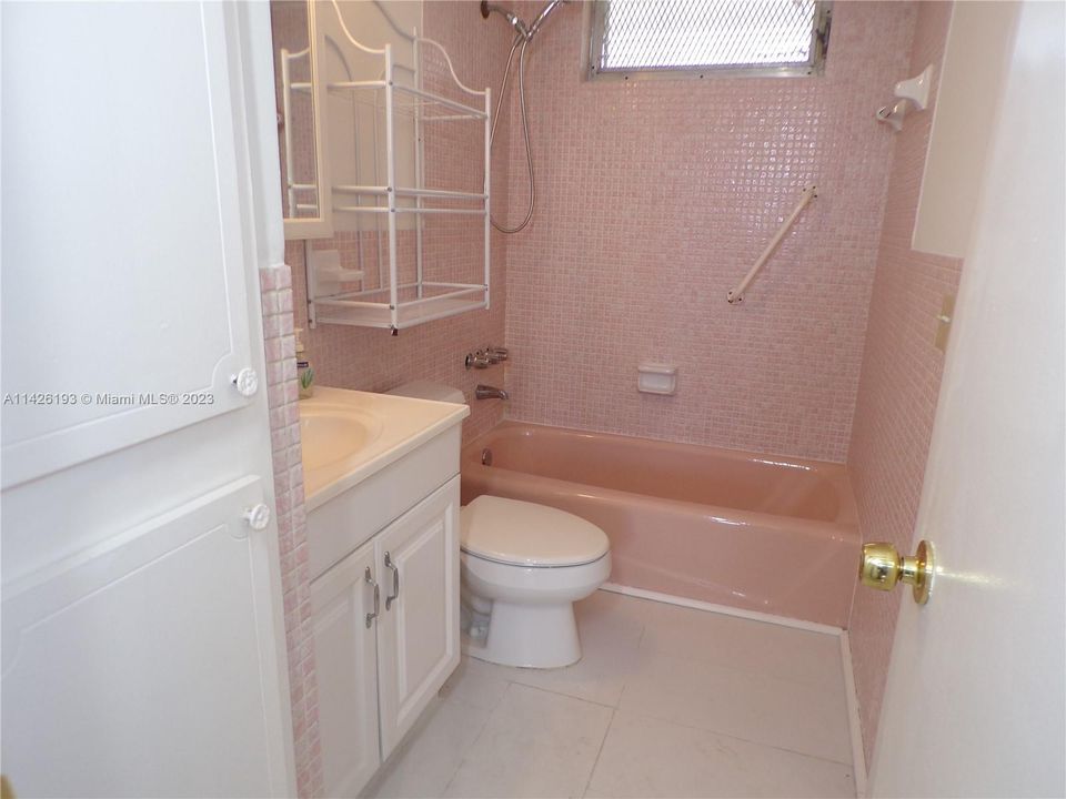 Recently Sold: $209,900 (1 beds, 1 baths, 768 Square Feet)