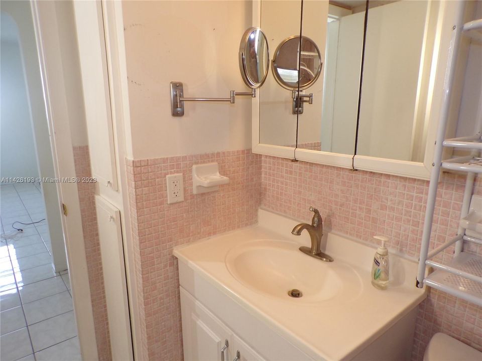 Recently Sold: $209,900 (1 beds, 1 baths, 768 Square Feet)