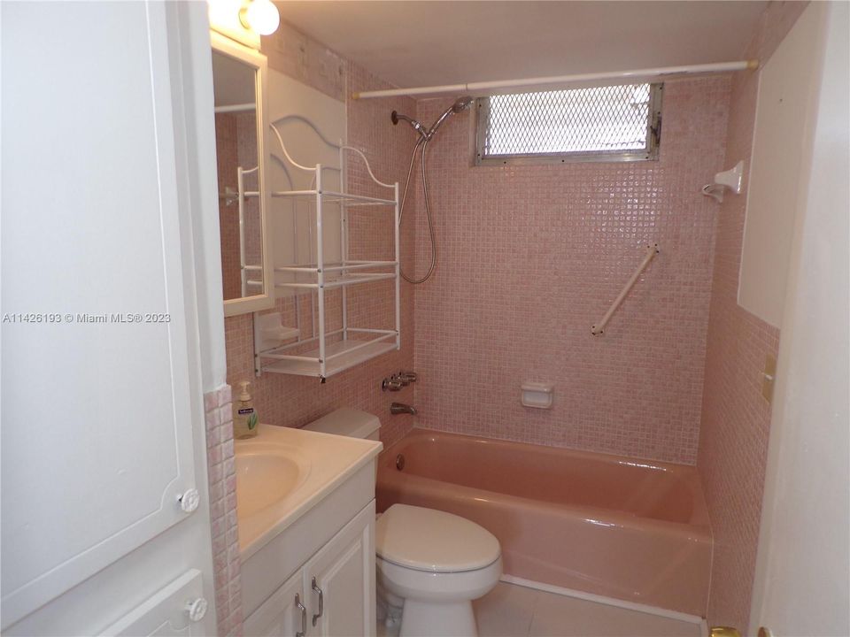 Recently Sold: $209,900 (1 beds, 1 baths, 768 Square Feet)