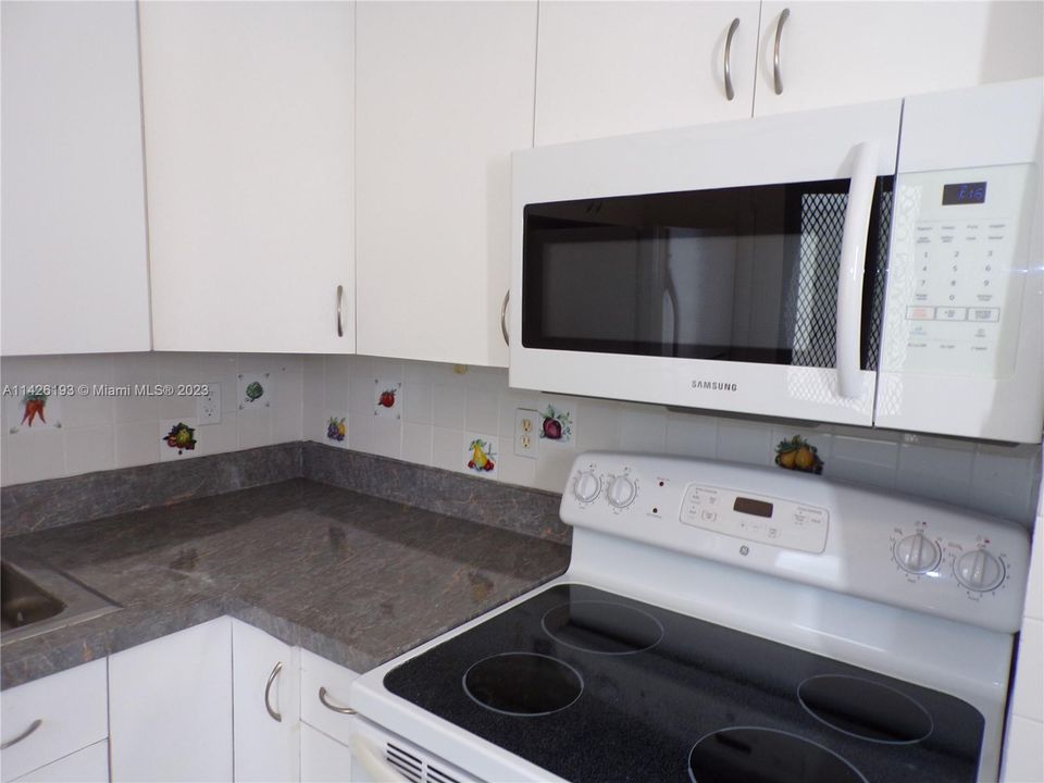 Recently Sold: $209,900 (1 beds, 1 baths, 768 Square Feet)