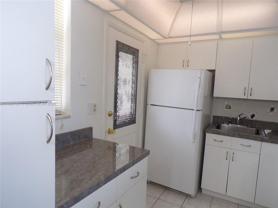 Recently Sold: $209,900 (1 beds, 1 baths, 768 Square Feet)