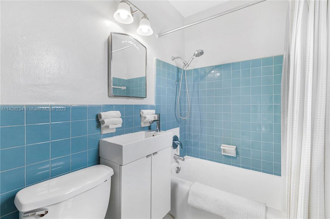 Недавно продано: $315,000 (1 спален, 1 ванн, 520 Квадратных фут)