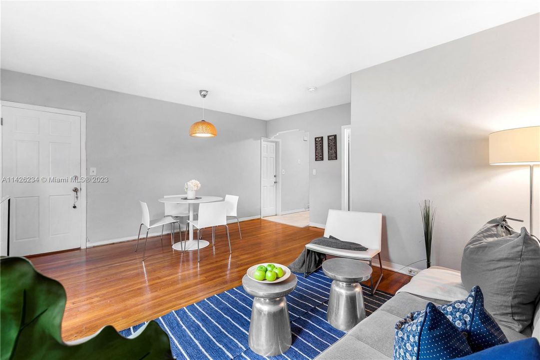 Недавно продано: $315,000 (1 спален, 1 ванн, 520 Квадратных фут)