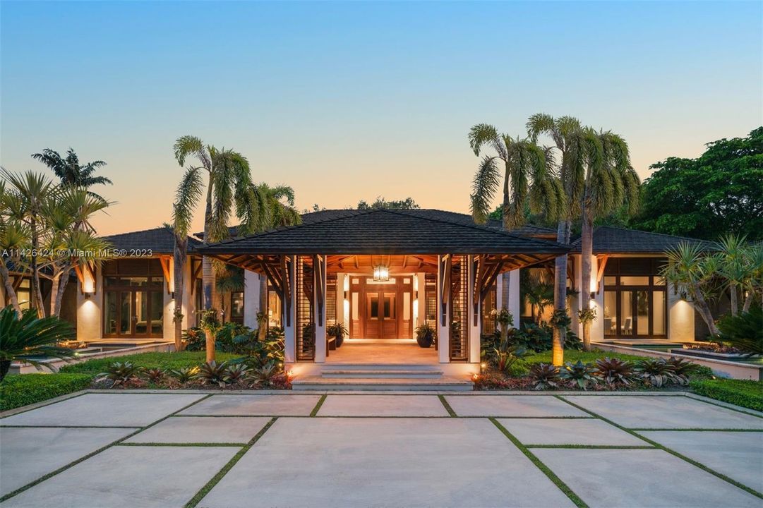Active With Contract: $10,785,000 (5 beds, 6 baths, 5736 Square Feet)
