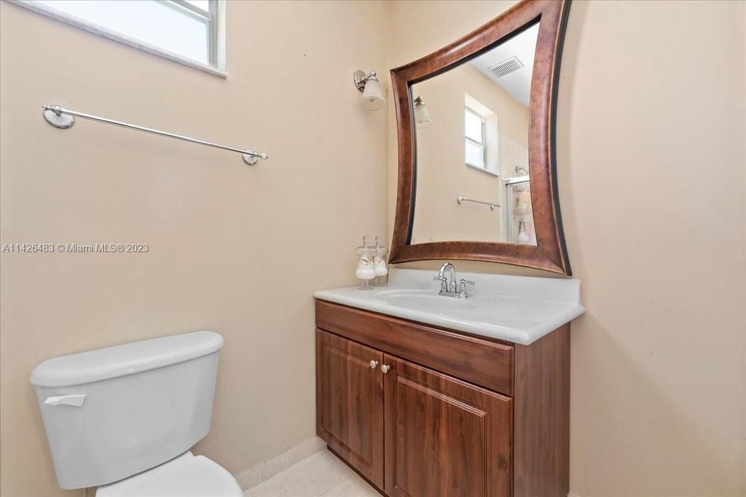 最近售出: $850,000 (4 贝兹, 3 浴室, 2630 平方英尺)